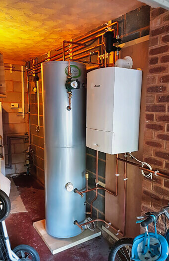 https://stirlingplumberservices.com.au/uploads/2025/06/hot-water-684599.jpg